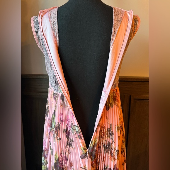 ASOS maternity pleated floral maxi dresss size 4 - Picture 5 of 8